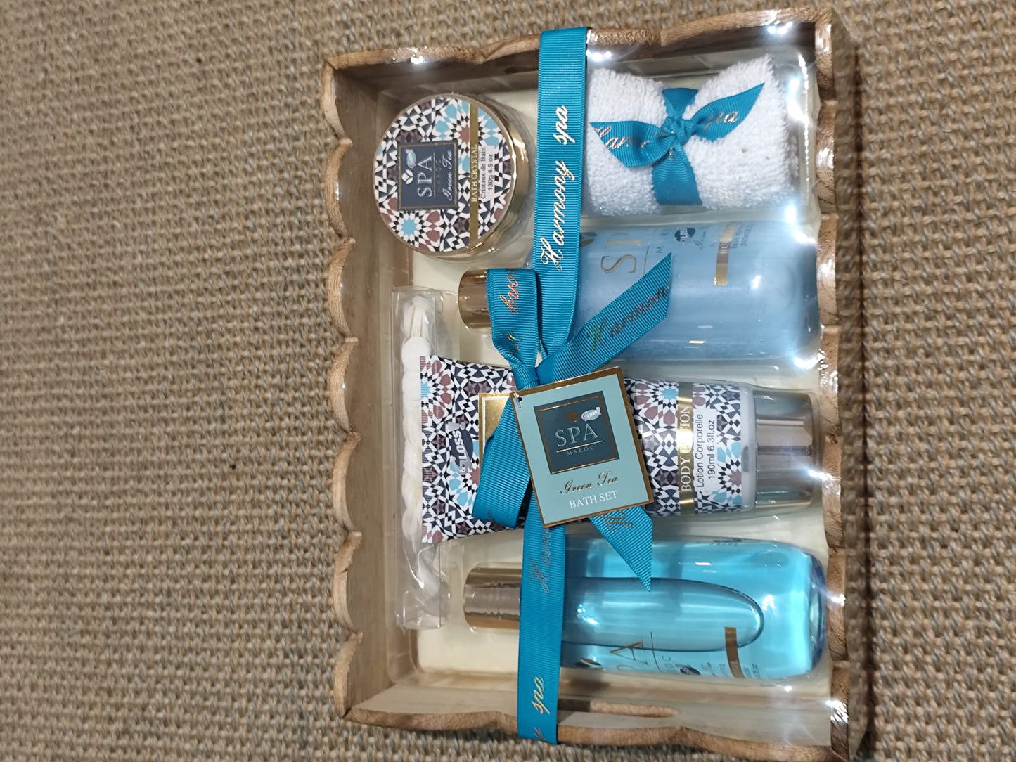 Gift set with reusable wooden tray! 6 pieces